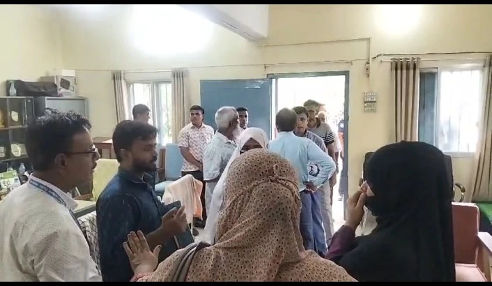 কসবায় ভুয়া প্রবেশপত্রে এইচএসসি পরীক্ষা দিতে গিয়ে নারী পরীক্ষার্থী ও সহযোগী আটক, জরিমানা