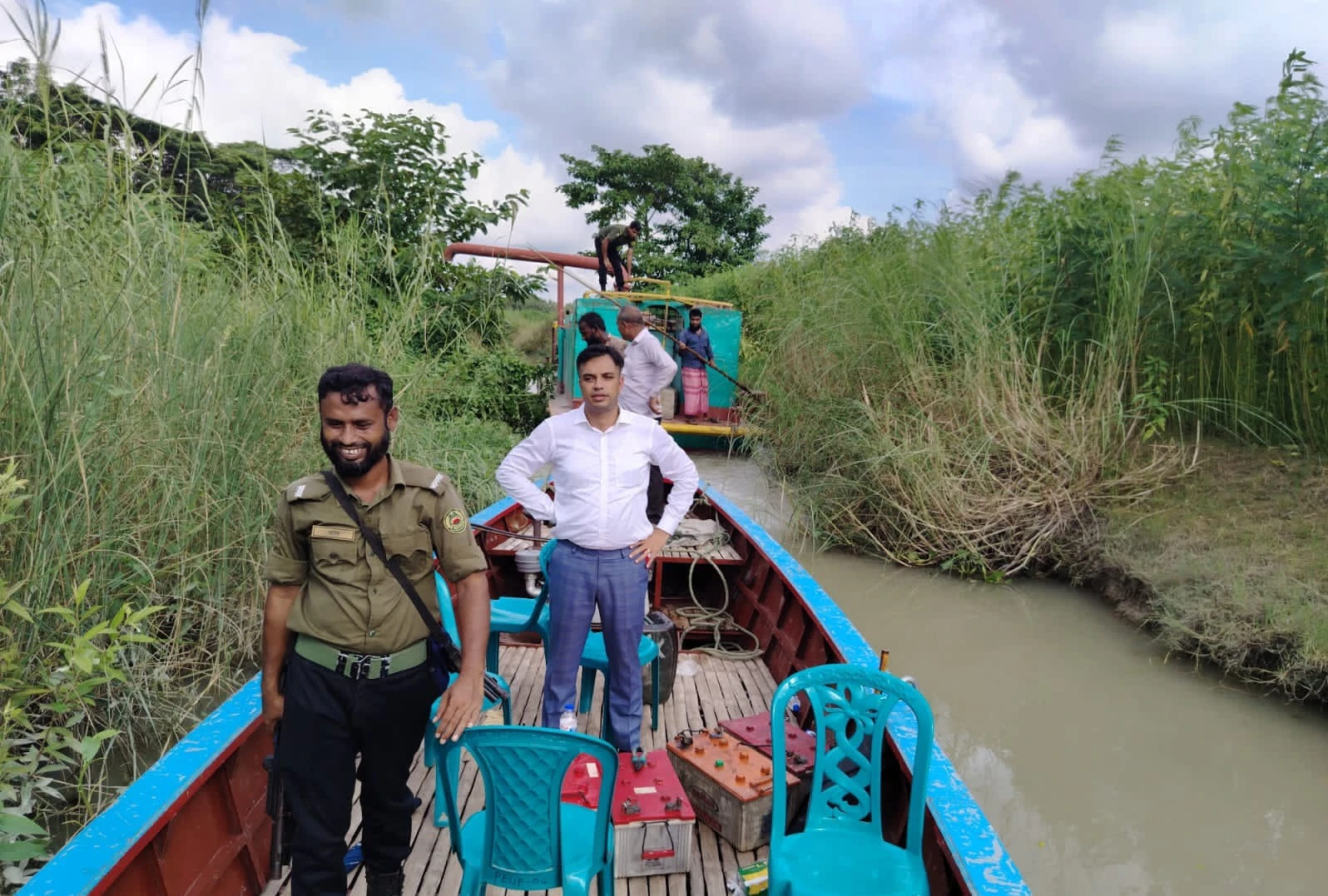 কালকিনিতে অভিযানে ৫টি অবৈধ ড্রেজার জব্দ, মামলা দায়েরের নির্দেশ