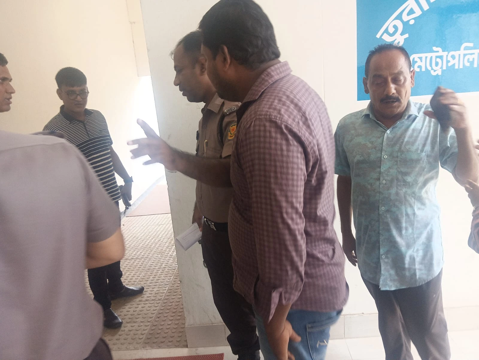 তুরাগে চাঁদাবাজি ও চটপটি ব্যবসায়ীকে মারধরের অভিযোগে গ্রেফতার সুরুজ মিয়া