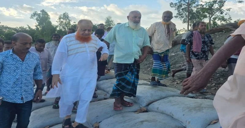 নাগরপুরে চলমান জিও ব্যাগ ডাম্পিং কাজের অগ্রগতি দেখতে আকস্মিক পরিদর্শনে এমপি লাভলু