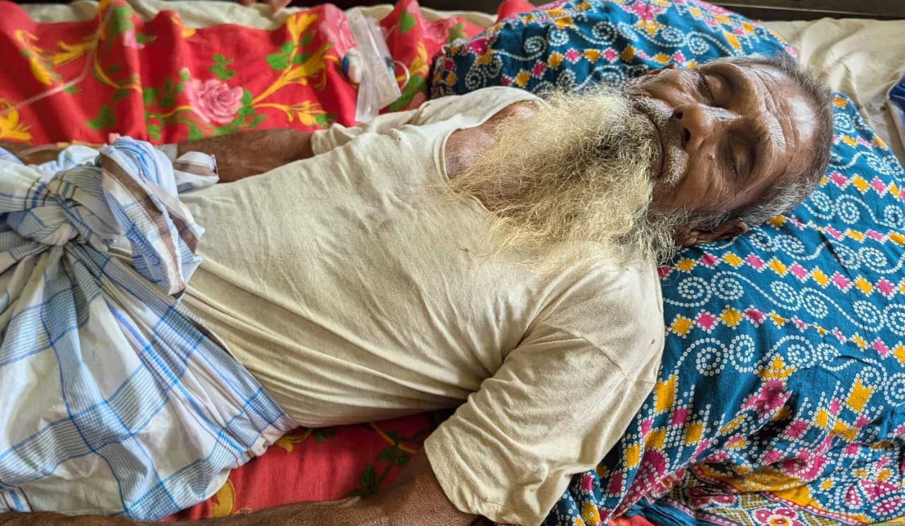 ৫৫ বছর পর মুক্তিযুদ্ধের স্মৃতি বহন করা গুলি অপসারণ, অস্ত্রোপচারে স্বস্তি পেলেন মন্নাস আলী