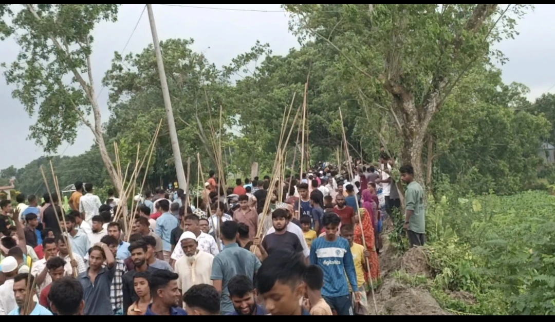 কসবায় মসজিদের মাইকে ঘোষণার পর দুই গ্রামের সংঘর্ষ, আহত অন্তত ৪০