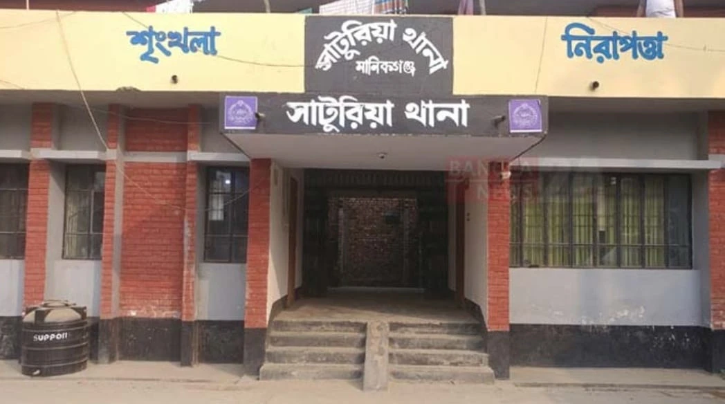 মানিকগঞ্জে গৃহবধূর ঝুলন্ত মরদেহ উদ্ধার, পাশে রক্তমাখা বটি; স্বামী পুলিশ হেফাজতে