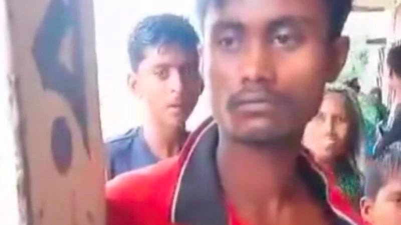 প্রাথমিক বিদ্যালয়ের শ্রেণিকক্ষে মাদক সেবনের অভিযোগে আটক ১