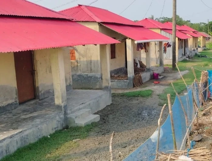 এক পরিবারের নামে তিন সরকারি ঘর, মোংলার আশ্রয়ণ প্রকল্পে অনিয়মের অভিযোগ
