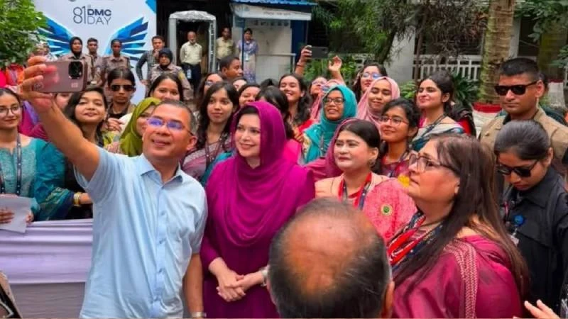 ঢামেকের ৮০ বছর পূর্তি অনুষ্ঠানে প্রধানমন্ত্রী তারেক রহমান, তুললেন সেলফি
