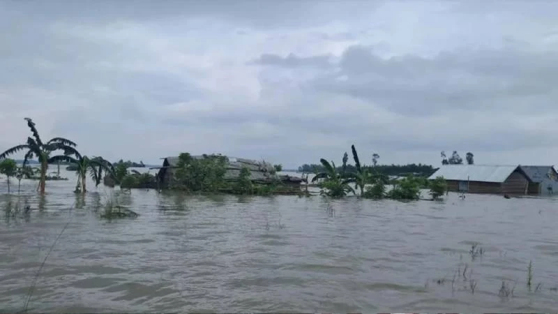 বজ্রবৃষ্টির আশঙ্কা, বিপৎসীমার ওপরে চার নদীর পানি