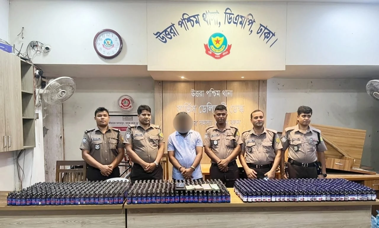 উত্তরায় ৯৬১ বোতল ফেন্সিডিলসহ মাদক কারবারি গ্রেফতার