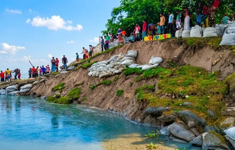 প্রবল স্রোতে ধুনটে যমুনার ভয়াল থাবা, ৩০ মিটার স্পার নদীগর্ভে বিলীন, জিওব্যাগ-জিও টিউবেও মিলছে না সুফল; স্থায়ী সমাধানের দাবিতে নদীপাড়ের মানুষ