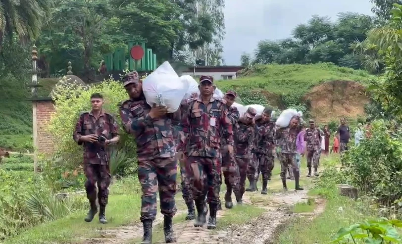 টানা বর্ষণে ক্ষতিগ্রস্তদের পাশে ৪০ বিজিবি, খাদ্য ও চিকিৎসাসহ নানা সহায়তা