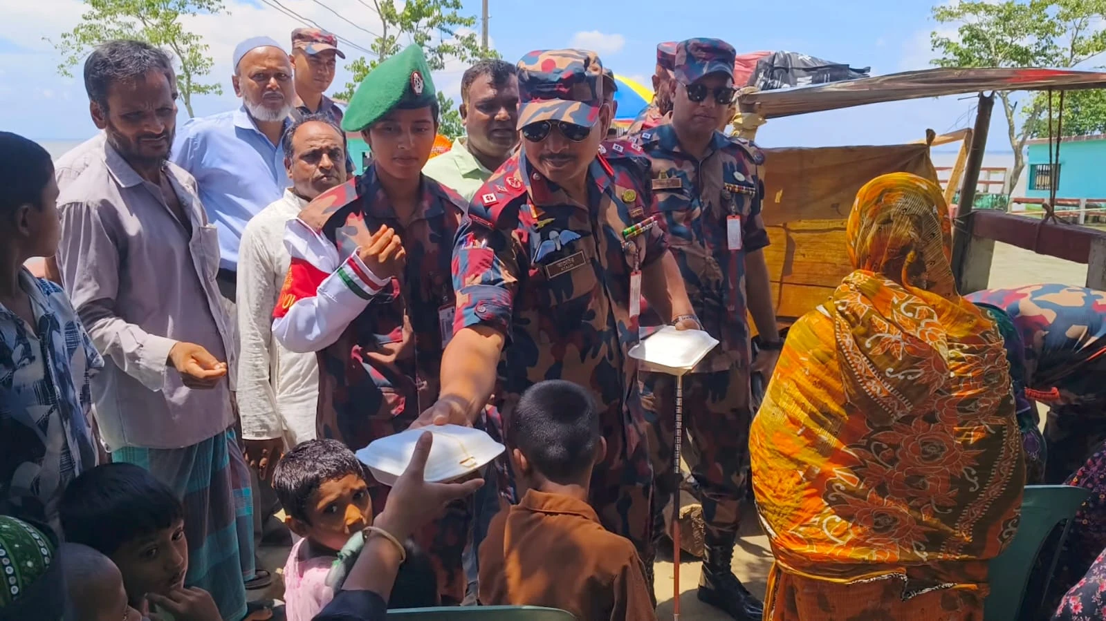 জুড়ীতে বিজিবির ফ্রি মেডিকেল ক্যাম্প, ওষুধ ও রান্না করা খাবার বিতরণ