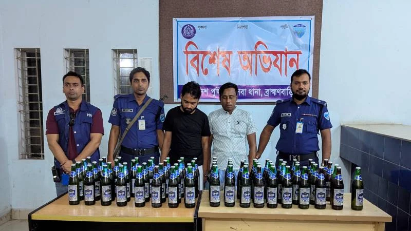 কসবায় ৬৯ বোতল বিয়ারসহ দুইজন আটক, সিএনজি জব্দ