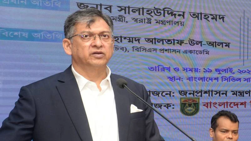 রাজনৈতিক পক্ষপাতমুক্ত থেকে দেশপ্রেম ও সততার সাথে সরকারি কর্মচারীদের দায়িত্ব পালন করতে হবে: স্বরাষ্ট্রমন্ত্রী