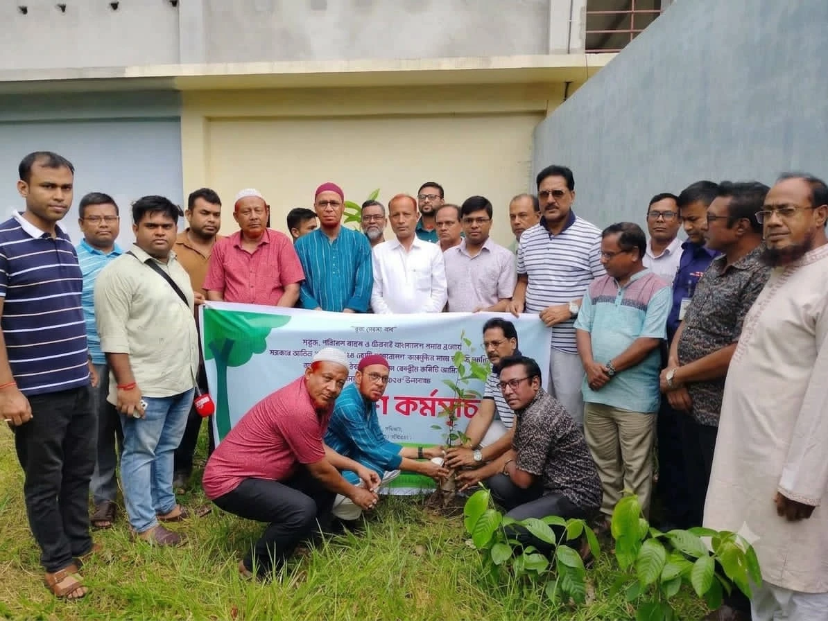 বগুড়ার শেরপুরে পূজা উদযাপন পরিষদের বৃক্ষরোপণ কর্মসূচির উদ্বোধন