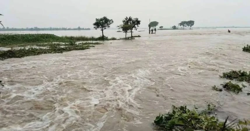 নদ-নদীর পানি বেড়ে বন্যার আশঙ্কা ১১ জেলায়