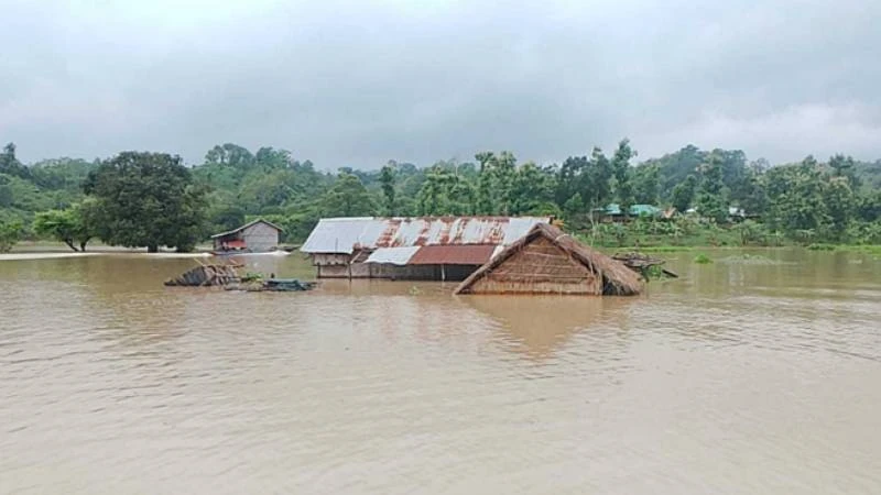 ফের জোরালো বৃষ্টির আভাস, অবনতির শঙ্কা বন্যা পরিস্থিতির