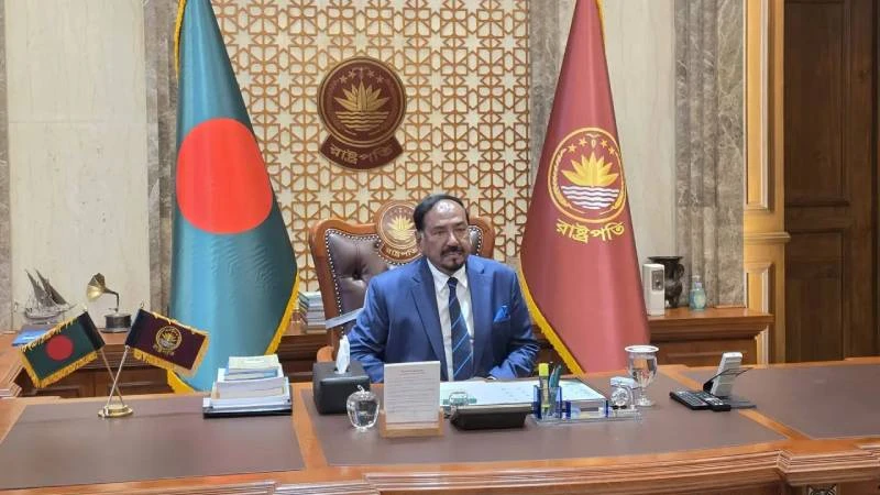 ভারপ্রাপ্ত রাষ্ট্রপতি হাফিজউদ্দিন আহমেদের বঙ্গভবনে দাপ্তরিক কার্যক্রম শুরু