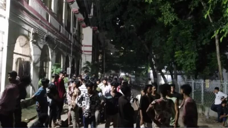 সদরঘাটে চাঁদার ভাগ নিয়ে দুই গ্রুপের সংঘর্ষে নিহত ১