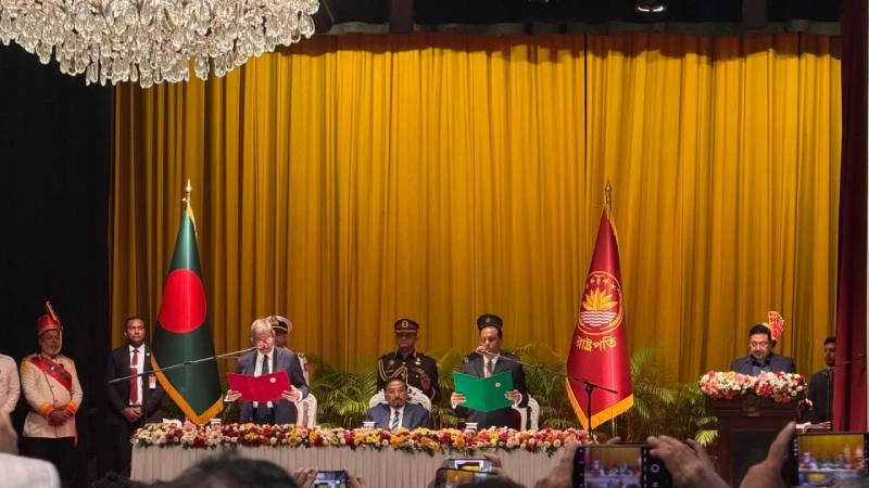শপথ নিলেন নবনির্বাচিত রাষ্ট্রপতি মির্জা ফখরুল ইসলাম