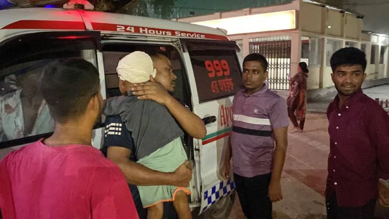 নরসিংদীতে অভিমানে সন্তানসহ ট্রেনের নিচে ঝাঁপ, গুরুতর আহত বাবা-ছেলে