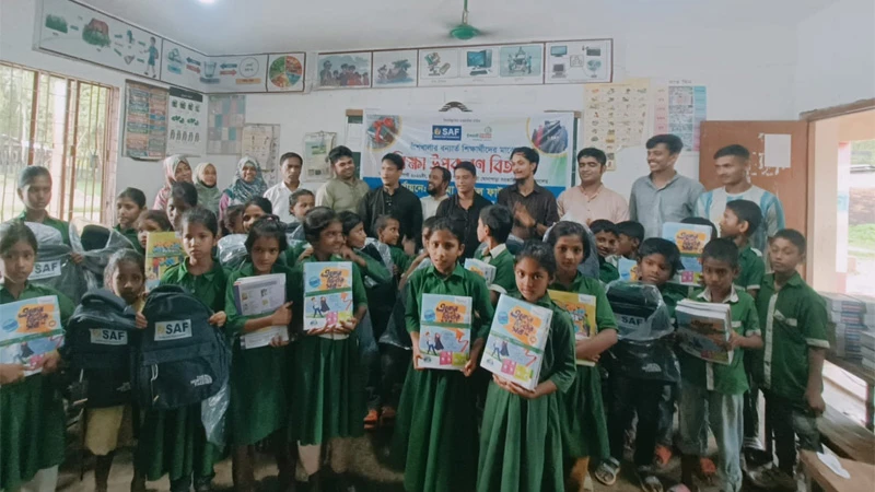 বাঁশখালীতে বন্যার্ত শিক্ষার্থীদের পাশে সালমা আদিল ফাউন্ডেশন