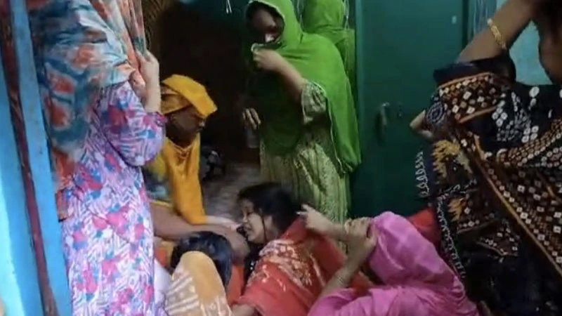 ভৈরবে ঋণের চাপে গৃহবধূর ফাঁসিতে ঝুলে আত্মহত্যা