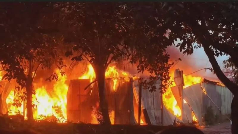 গাজীপুরে ঝুট গুদামে ভয়াবহ আগুন, নিয়ন্ত্রণে ফায়ার সার্ভিসের ৫ ইউনিট