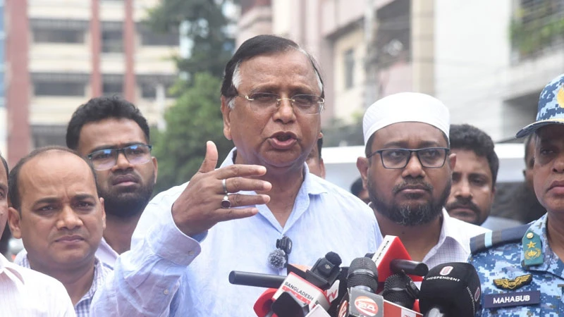 ফুটপাত দখল করে ব্যবসা নয়, নির্দেশনা না মানলে কঠোর ব্যবস্থা: ডিএসসিসি