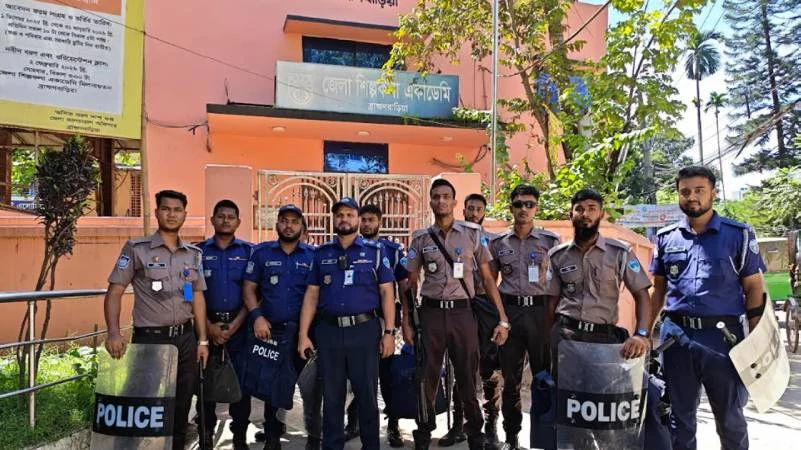 কওমি ছাত্ররা সরে দাঁড়ালেও শিল্পকলায় অনুষ্ঠান করতে পারছে না এনসিপি
