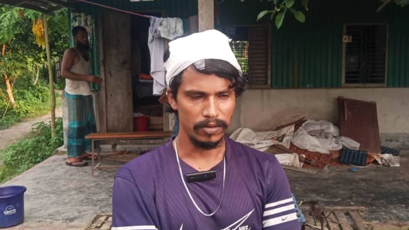 মতলব উত্তরে লেয়ার ফার্মে ডাকাতি, অফিস ভাঙচুর-লুট