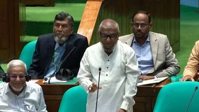 মালয়েশিয়ায় কর্মী পাঠানোর পথ শিগগিরই সুগম হবে: প্রবাসী কল্যাণমন্ত্রী