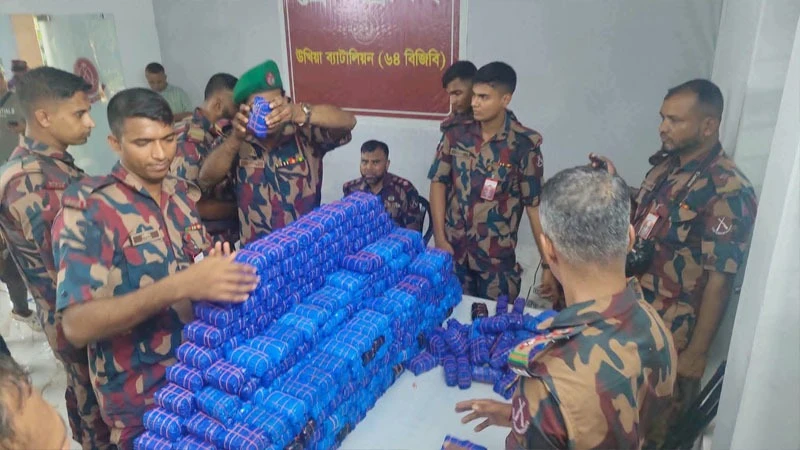 টেকনাফ এযাবৎকালের সর্ববৃহৎ ইয়াবার চালান জব্ধ, আটক ২