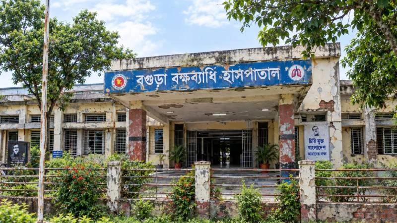 পাঁচ জেলার রোগীর ভরসা, ২০ শয্যাতেই আটকে বগুড়া বক্ষব্যাধি হাসপাতাল