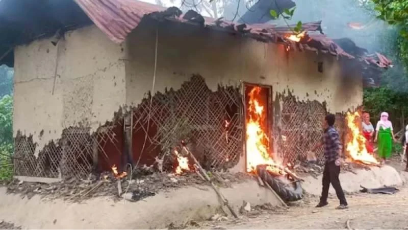 হঠাৎ উত্তাল ভারতের মণিপুর, দুই দিনে ৬ মৃত্যু