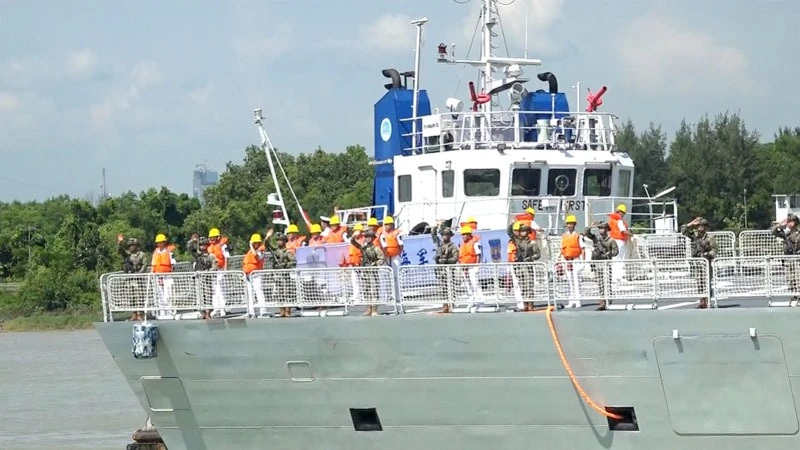 শুভেচ্ছা সফরে চট্রগ্রাম বন্দরে  চীনা নৌবাহিনীর জাহাজ
