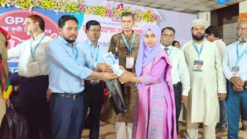 জিপিএ-৫ প্রাপ্ত শিক্ষার্থীদেরকে চরফ্যাশন উপজেলা সমিতি'র পক্ষ থেকে  সংবর্ধনা প্রদান