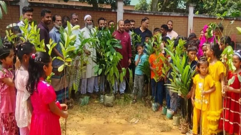গাজীপুর সাংবাদিক সমিতির উদ্যোগে কাশিমপুরে বৃক্ষরোপণ কর্মসূচি