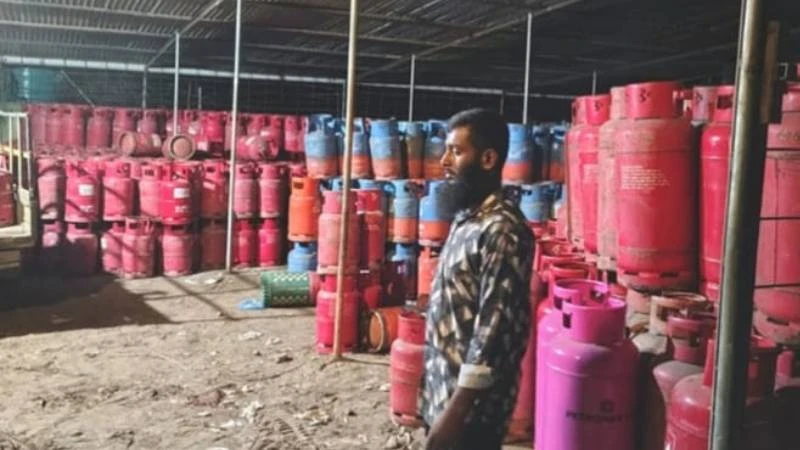 গোপালগঞ্জে গ্যাস সিলিন্ডার ব্যবসায়ীকে ২ লাখ টাকা জরিমানা