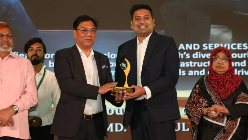 ‘বাংলাদেশ পর্যটন পুরস্কার ২০২৬’ পেলেন সাংবাদিক নাঈম আবির