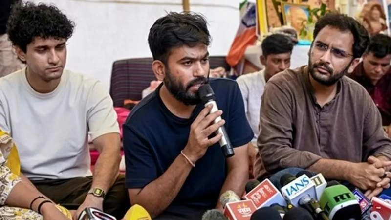 দিল্লিতে বিক্ষোভ : ছাড়া পেলেন দীপকেসহ সিজেপির তিন নেতা