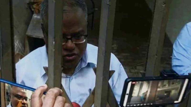 ২৬ ঘণ্টা ধরে অবরুদ্ধ চুয়েটের উপাচার্য