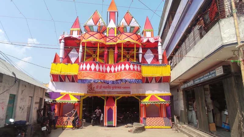 মহাষষ্ঠী শুক্রবার, দুর্গোৎসব ঘিরে উৎসবের সাজে টুঙ্গিপাড়া