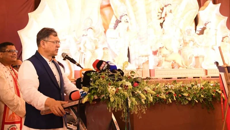 বনানী মাঠে জমকালো আয়োজনে শারদোৎসবের মহাষষ্ঠী ও ‘জলজ’ থিম উন্মোচন