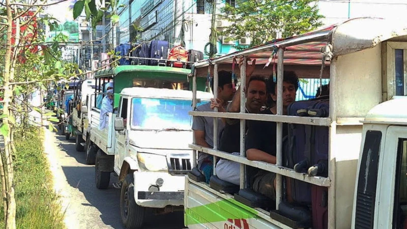 সাজেকে গুলিবর্ষণ: সেনাবাহিনী ও পুলিশের সহায়তায় ৩ হাজার পর্যটক উদ্ধার
