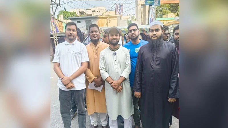 ধামরাইয়ে শহীদ ওসমান হাদী হত্যার বিচারসহ ৩ দফা দাবিতে লিফলেট বিতরণ
