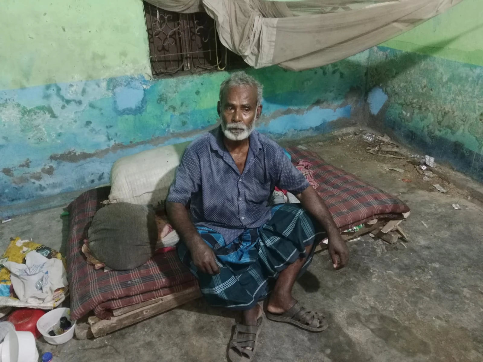 সাভারে ভিক্ষুকের জমানো দেড় লাখ টাকা ছিনতাই, থানায় লিখিত অভিযোগ