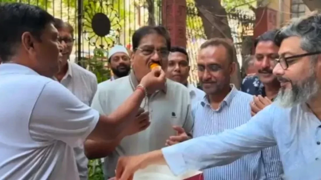 বাংলাদেশিদের জন্য পর্যটন ভিসা চালু, কলকাতায় ব্যবসায়ীদের মিষ্টিমুখ
