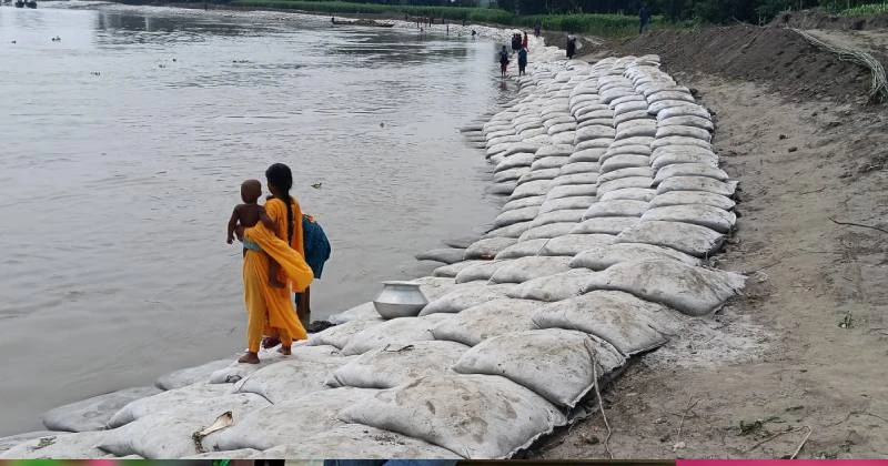 জিও ব্যাগ ফেলায় স্বস্তিতে নদী পাড়ের মানুষ