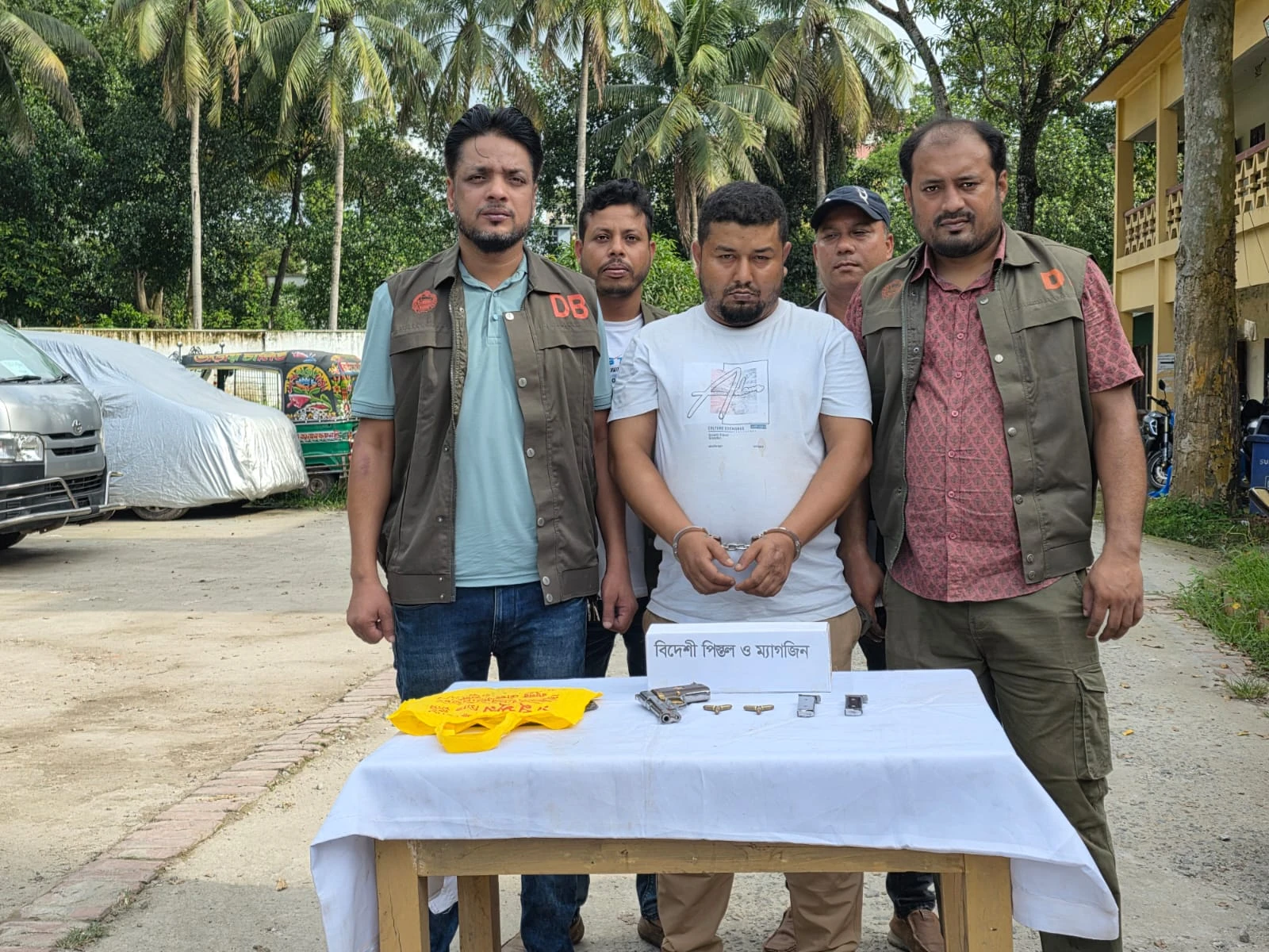 কাটাবিলে স্কুলছাত্র ইথান গুলিবিদ্ধের ঘটনায় মূলহোতা অপু গ্রেপ্তার, অস্ত্র উদ্ধার