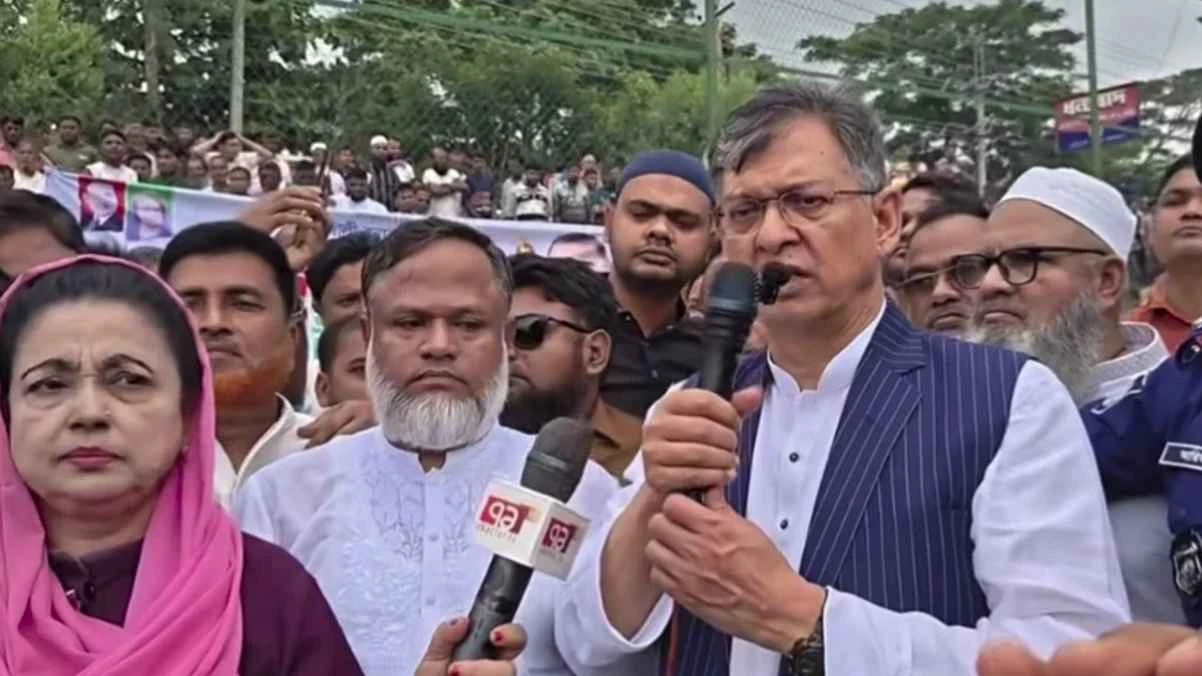 জনগণের বিপদে পাশে থাকা সরকারের দায়িত্ব: স্বরাষ্ট্রমন্ত্রী